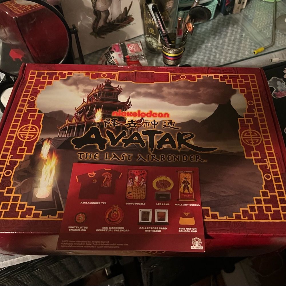 Comes with eight one of a kind items representing the fire nation.